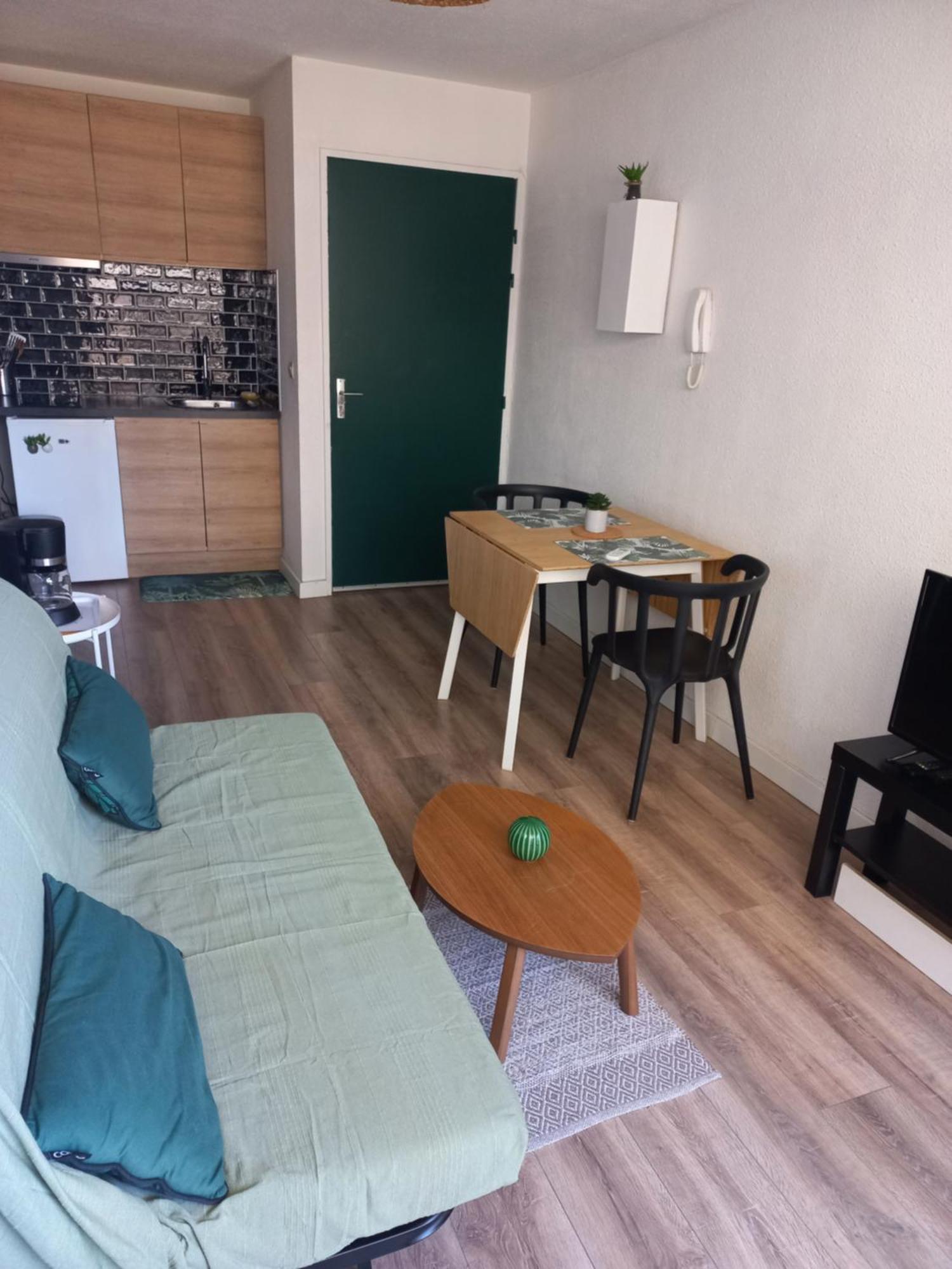 Appartement Bambou Сет Екстер'єр фото